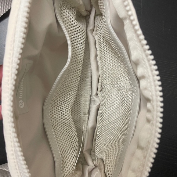 Lululemon Everywhere Belt Bag White Opal - Picture 3 of 5